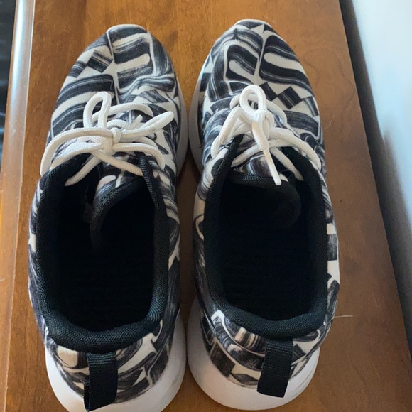 Nike Roshe Run - Picture 3 of 3